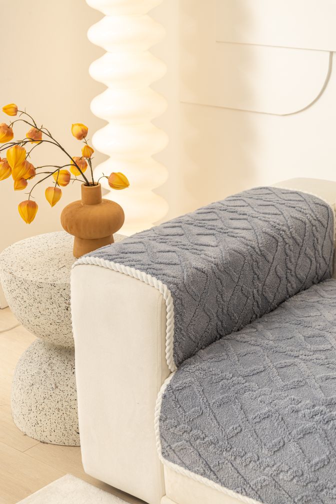 BowLift | Classic One-Piece Sofa Slipcover