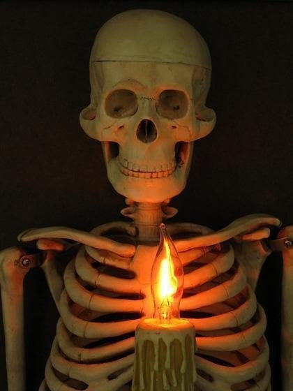 BowLift | Haunted house skull halloween decoration