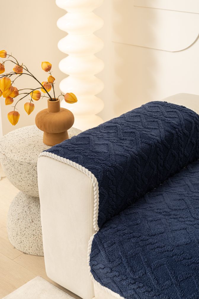 BowLift | Classic One-Piece Sofa Slipcover