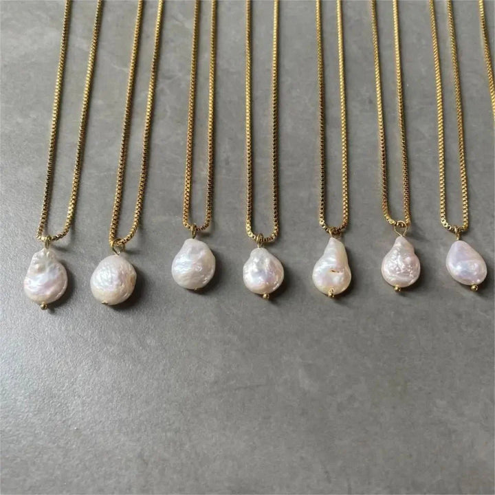 BowLift | Dainty Flat Pearl Necklace