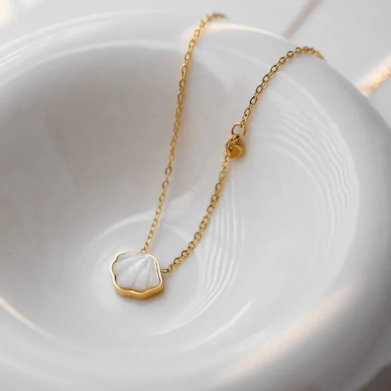 BowLift | Dainty Tropical Sea Shell Necklace