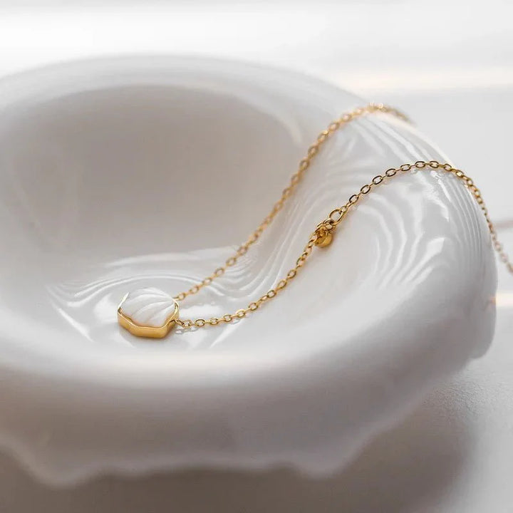 BowLift | Dainty Tropical Sea Shell Necklace