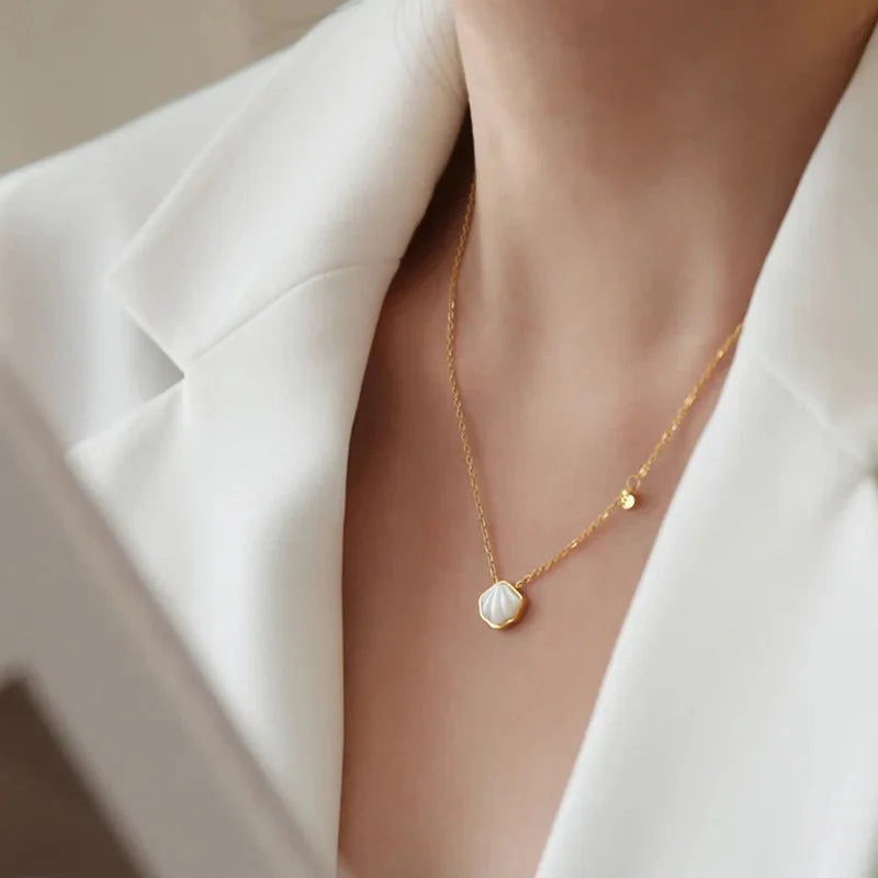BowLift | Dainty Tropical Sea Shell Necklace