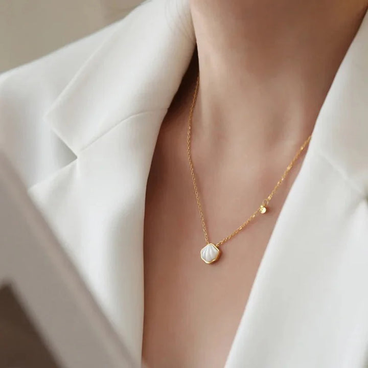 BowLift | Dainty Tropical Sea Shell Necklace