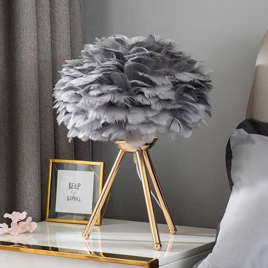 BowLift | Dimmable Table Lamp with Luxury Feathers – Pluma