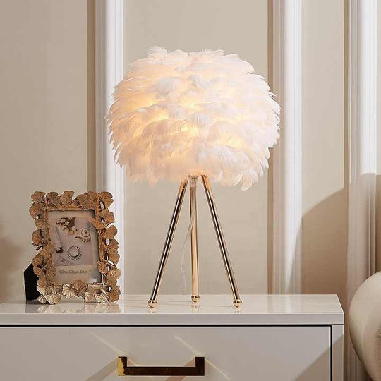 BowLift | Dimmable Table Lamp with Luxury Feathers – Pluma