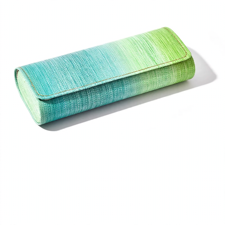 Fabric eyewear case with magnetic closure