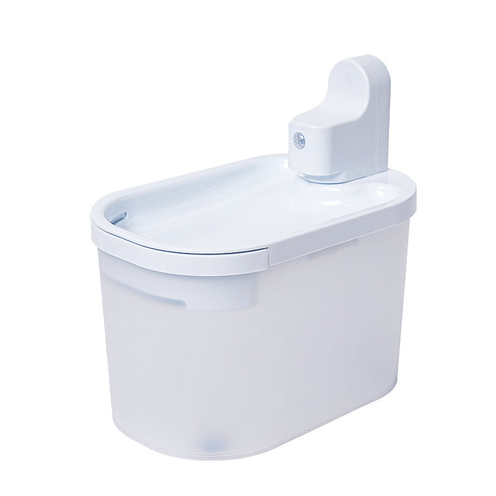 Intelligent drinking fountain with motion sensor