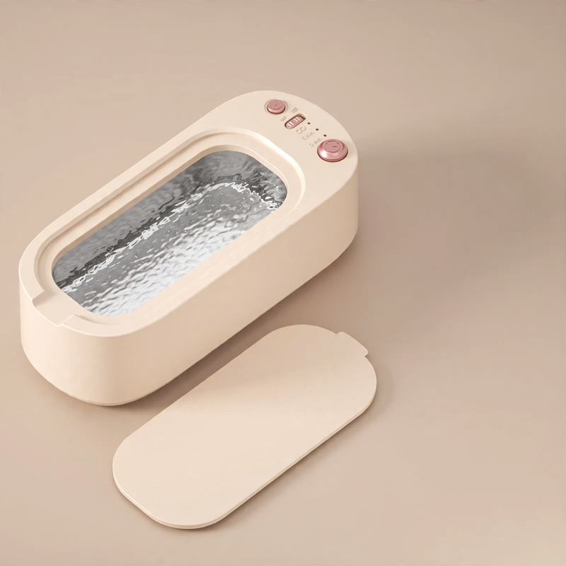 Ultrasonic cleaning device, portable, double chamber