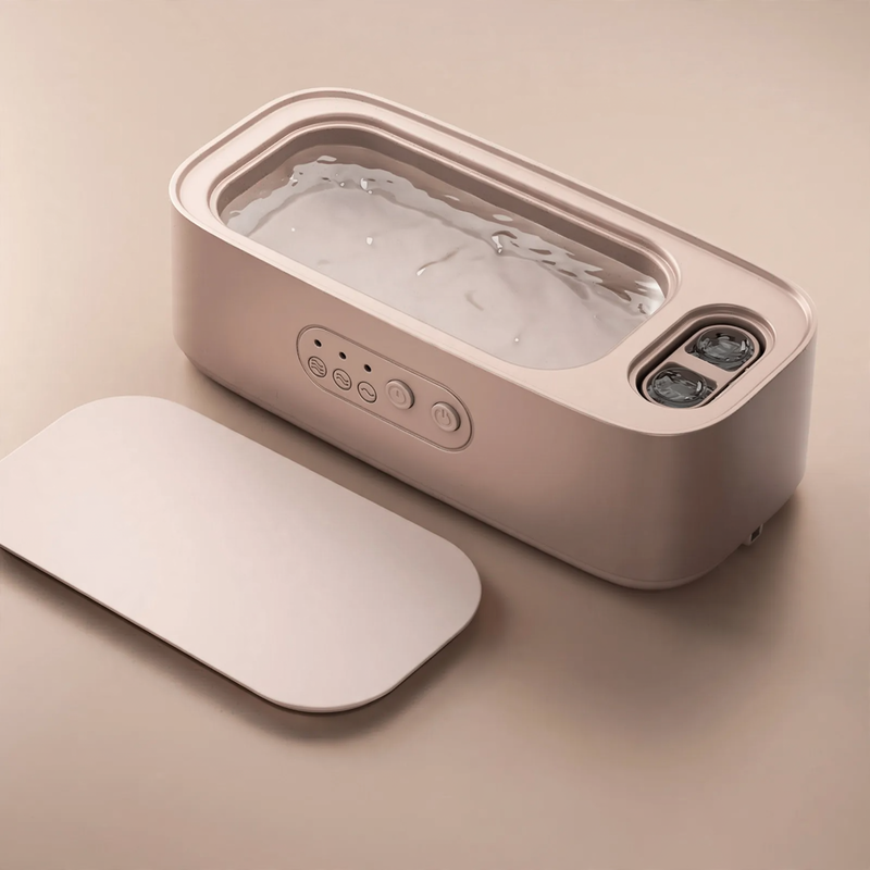 Ultrasonic cleaning device, portable, double chamber