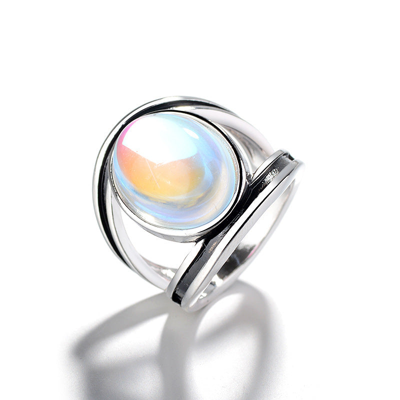 Ring with moonstone decoration