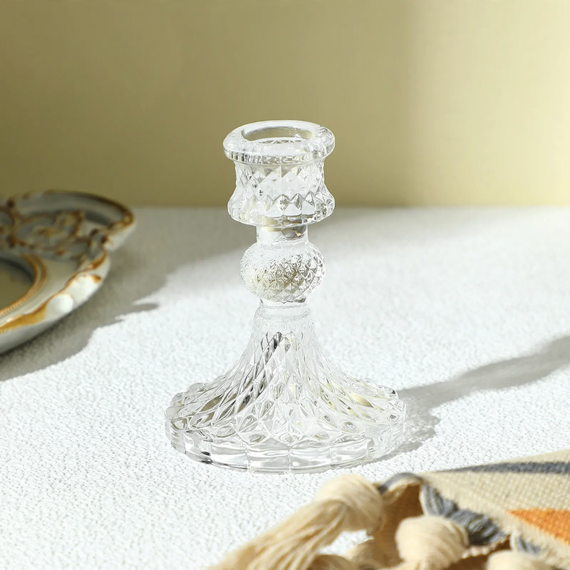Transparent glass candle holder with structured pattern