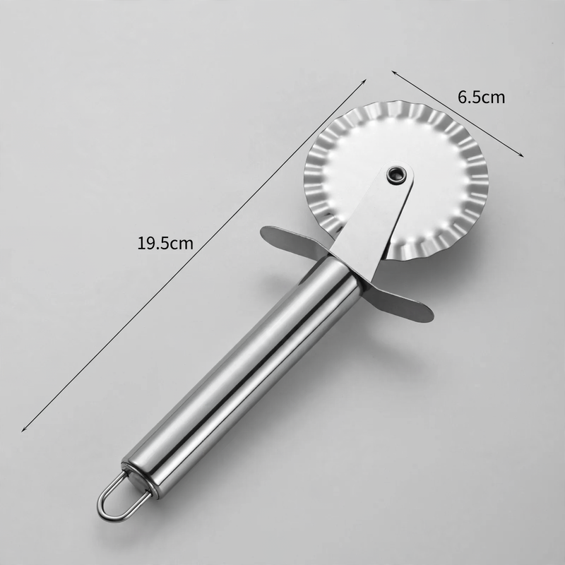 Pizza cutter and cake tool set