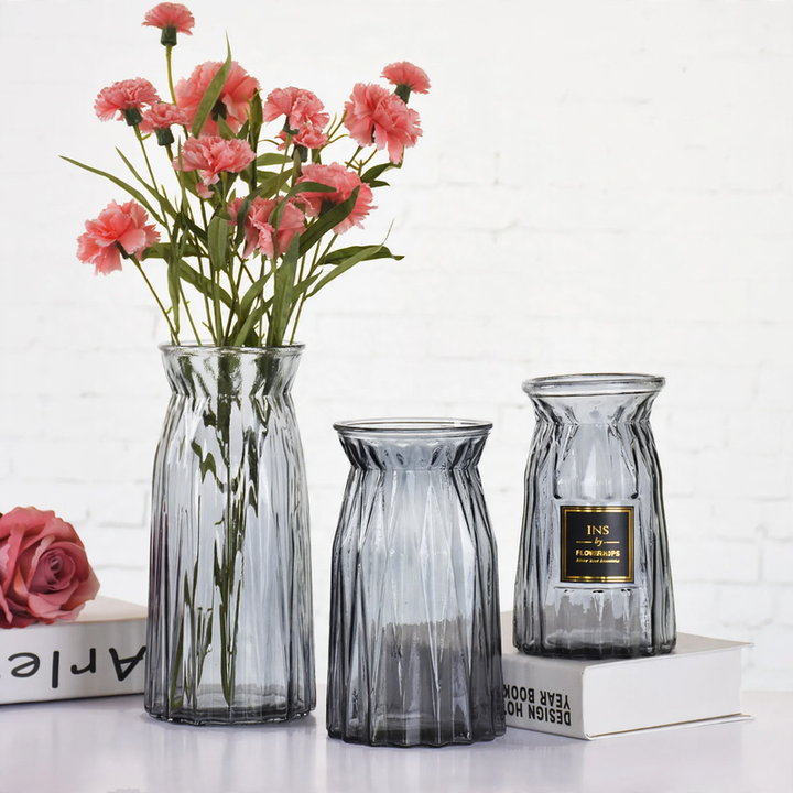 Mini vases made of glass, handcrafted