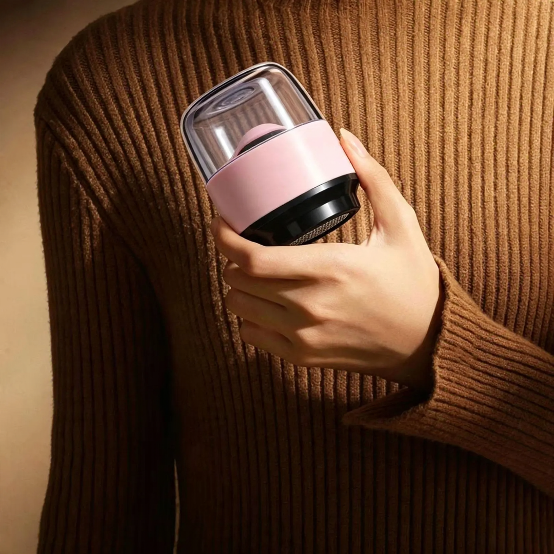 Rechargeable lint remover with suction function