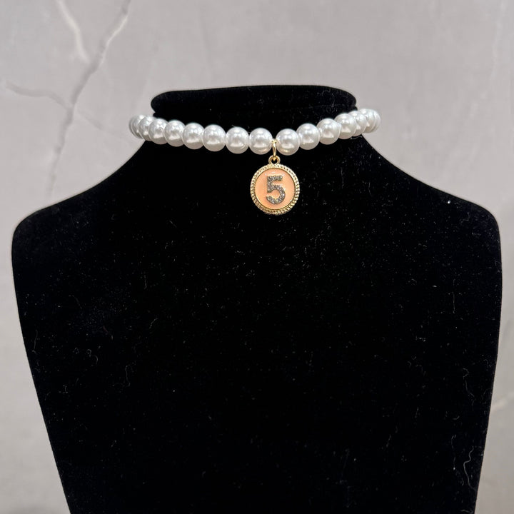 Metal collar with pearls and geometric design