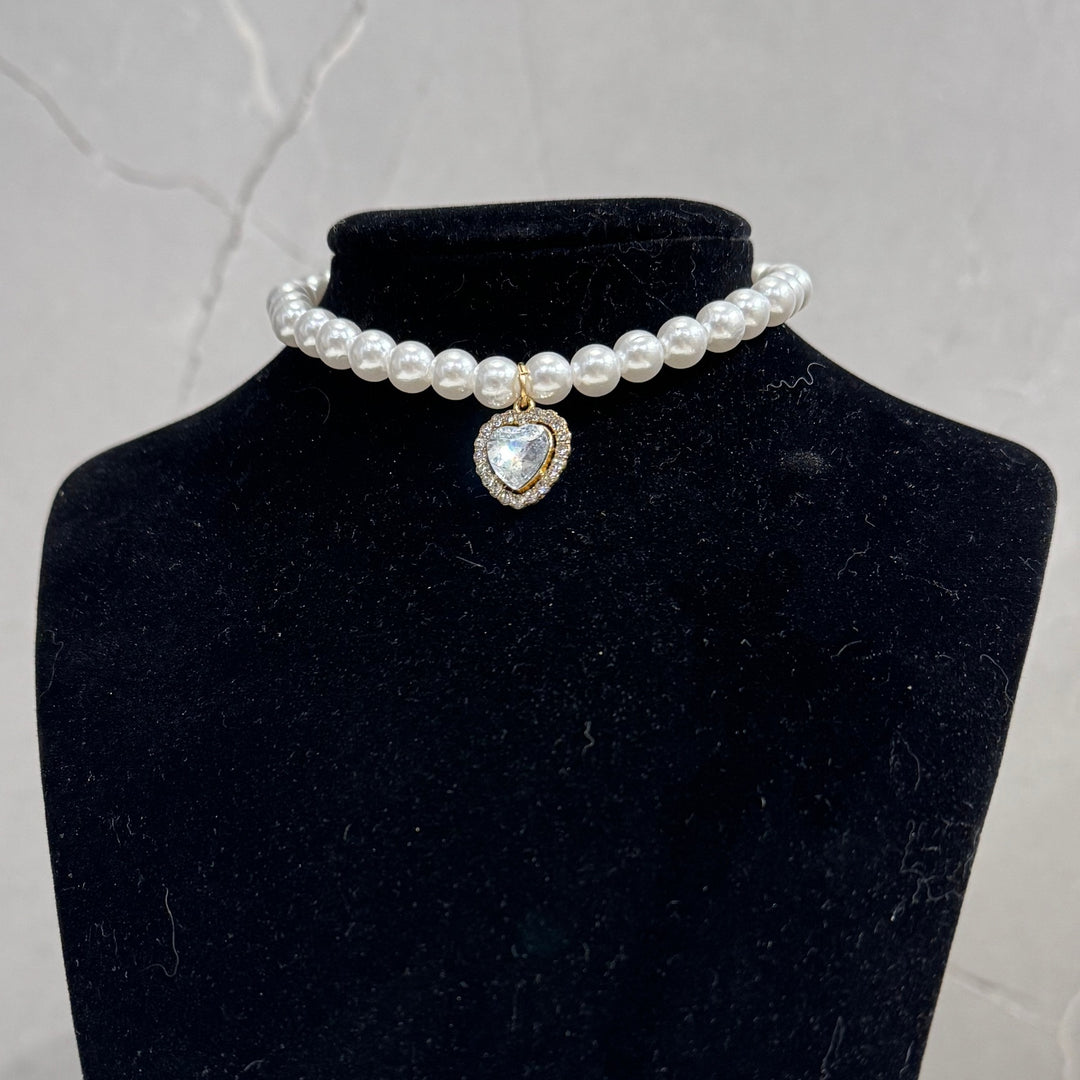 Cat collar with pearls and heart pendant