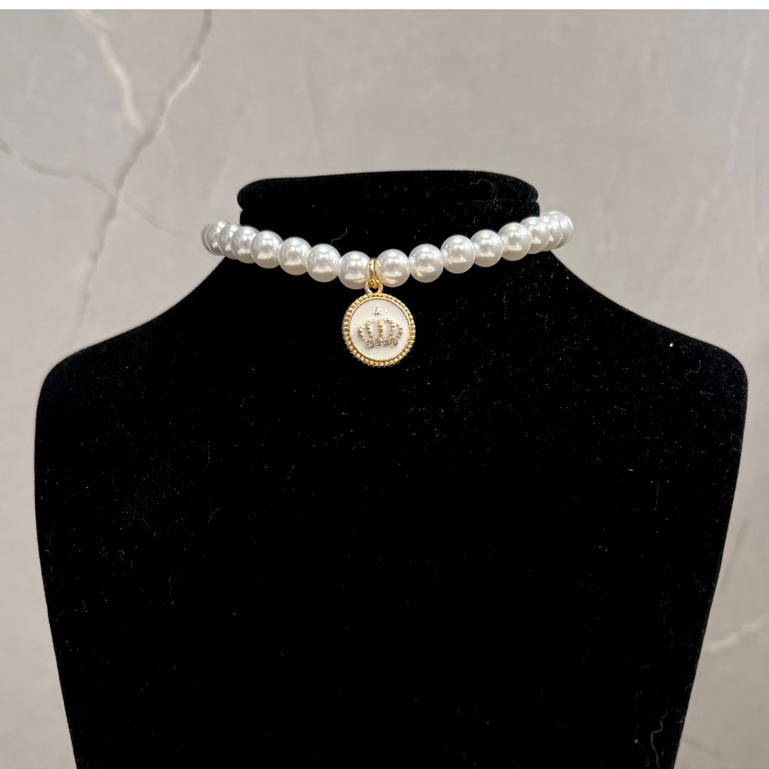 Metal collar with pearls and geometric design