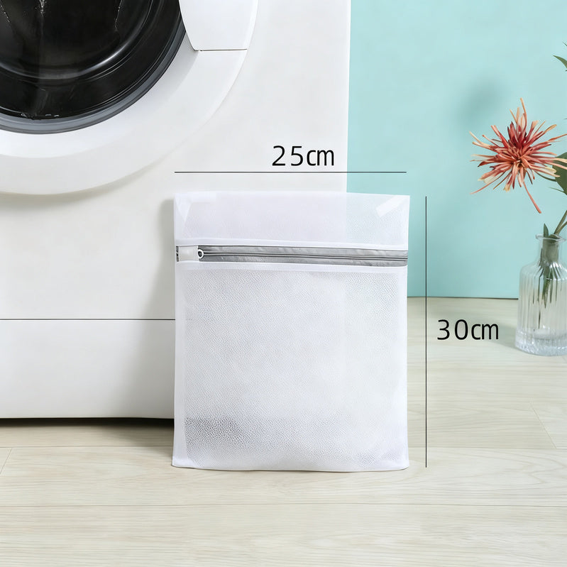 Laundry net made of polyester, fine mesh