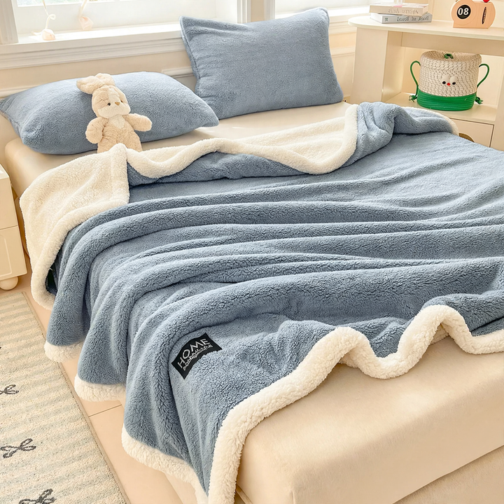 Double-layered wool blanket made of lambskin fleece