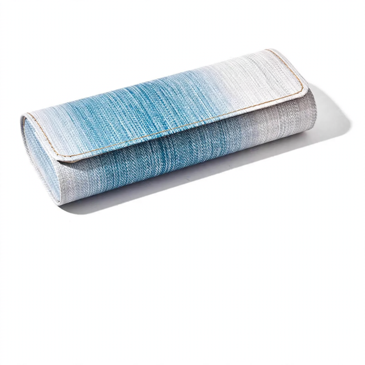 Fabric eyewear case with magnetic closure