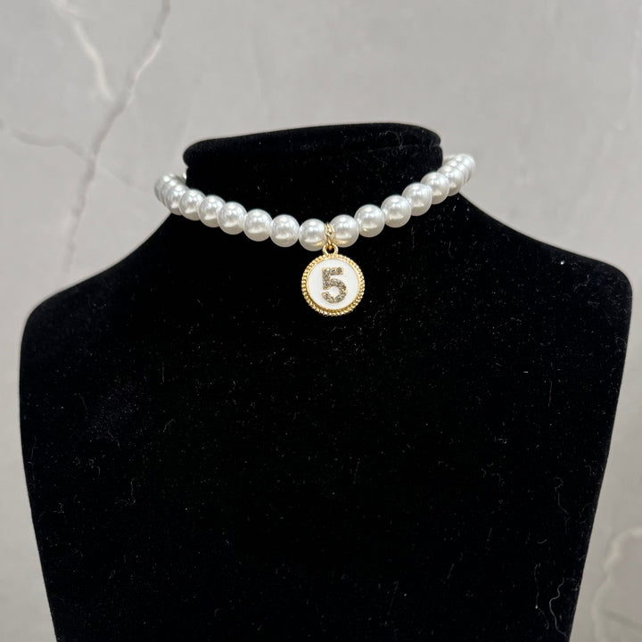 Metal collar with pearls and geometric design