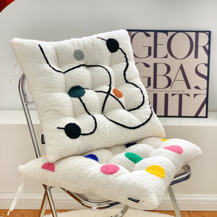 Fluffy seat cushion with pattern