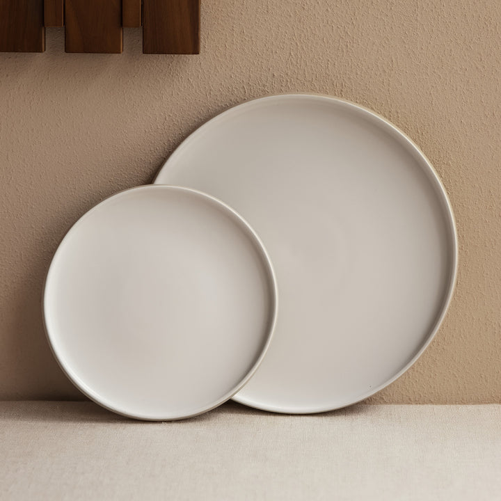 Porcelain dinnerware with gold rim, 25-piece
