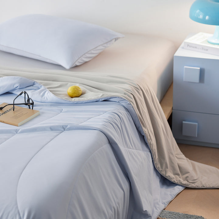Light summer blanket with cooling effect, washable