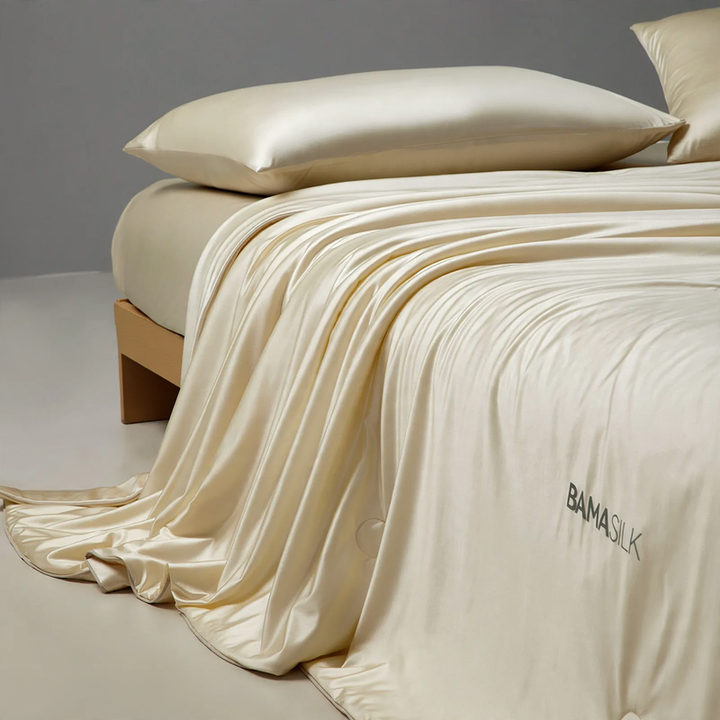 Summer blanket with silk, machine washable