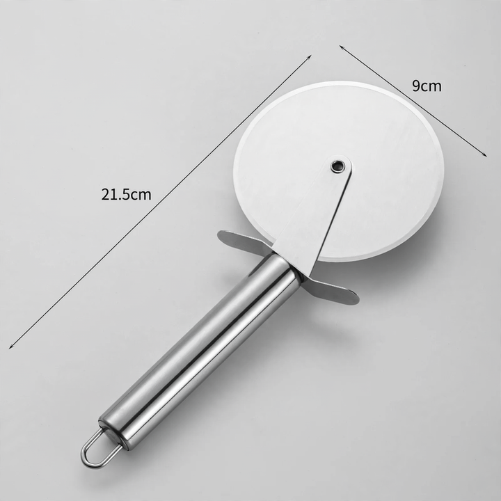 Pizza cutter and cake tool set