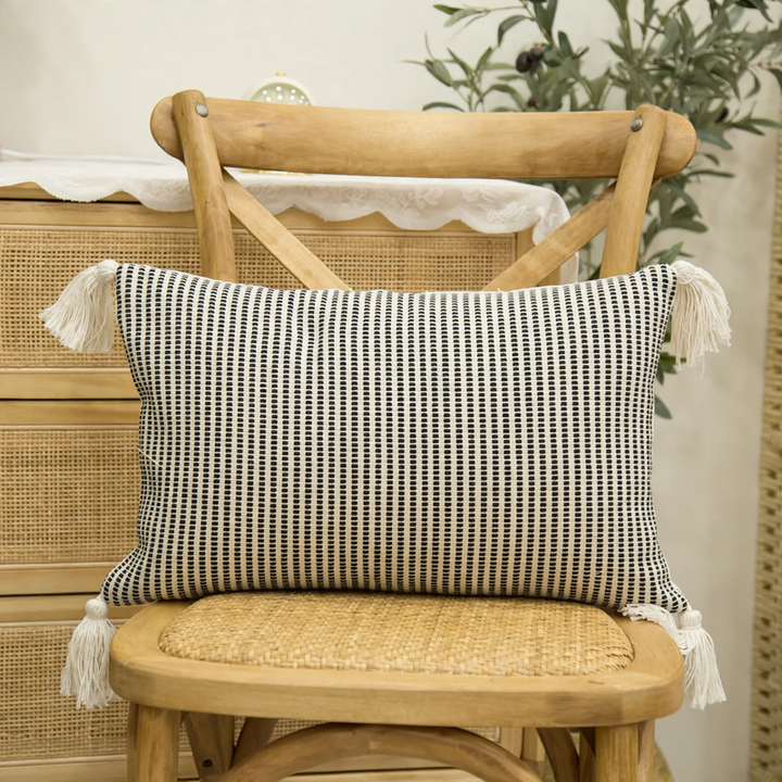 Decorative cushion with embroidery, cotton