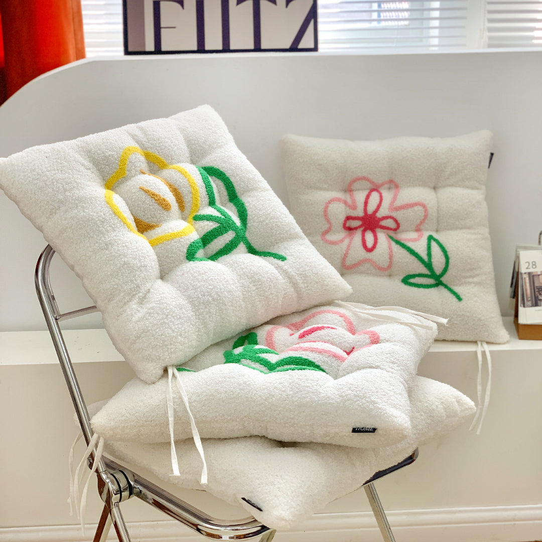 Fluffy seat cushion with pattern