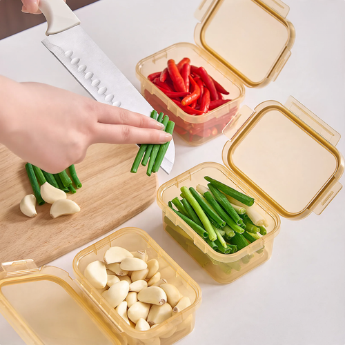 Plastic storage boxes, 200–900 ml