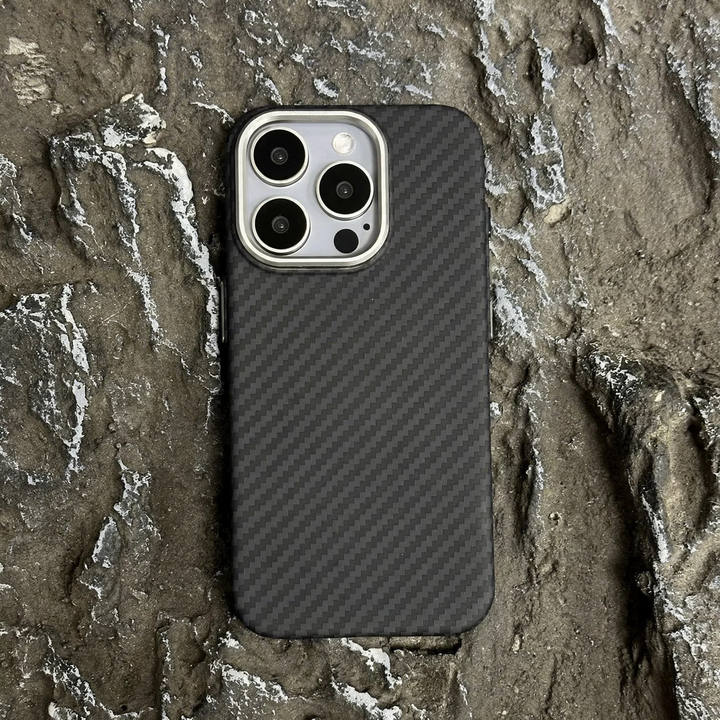 Protective case for iPhone, shockproof, with magnetic mount