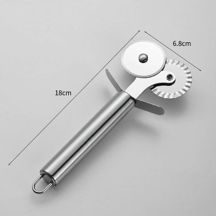 Pizza cutter and cake tool set