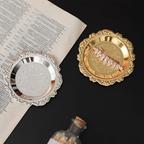 Decorative bowl with relief pattern, gold