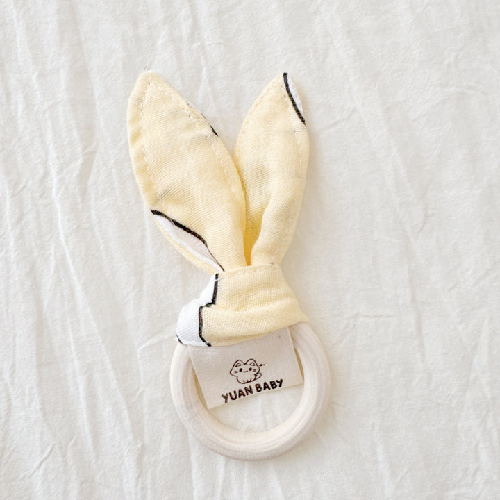 Wooden teething ring and cotton fabric