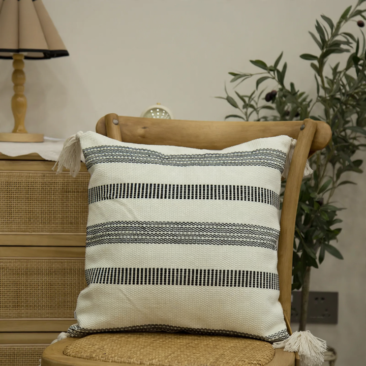 Decorative cushion with embroidery, cotton