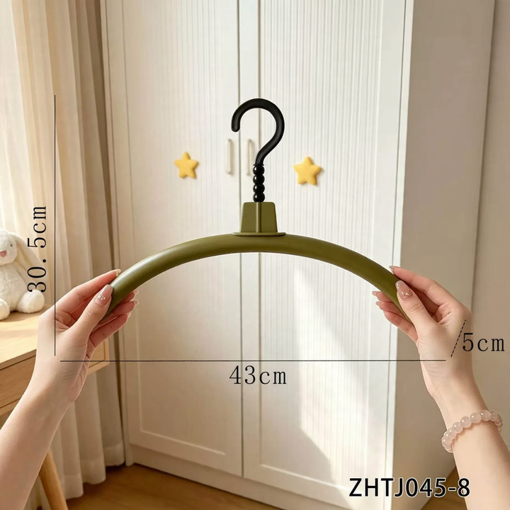 Plastic clothes hanger with non-slip surface
