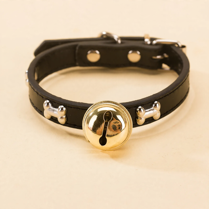 Adjustable pet collar with bell