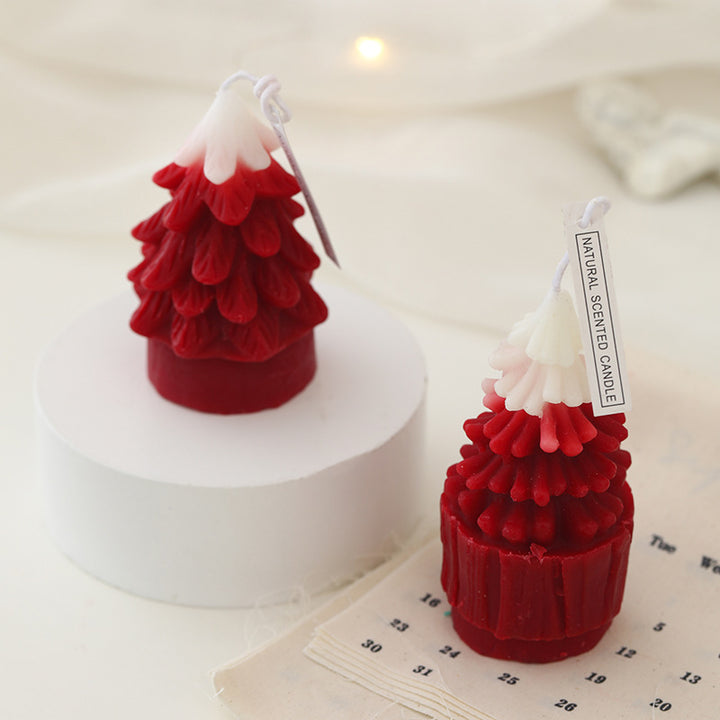 Christmas tree scented candle made of soy wax