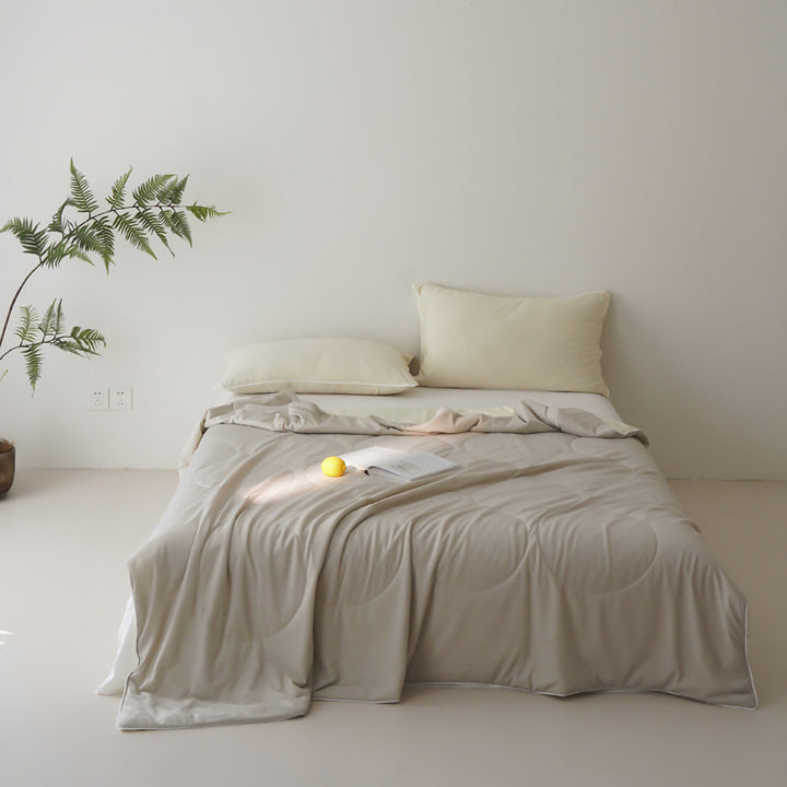 Summer light cooling blanket with antibacterial effect