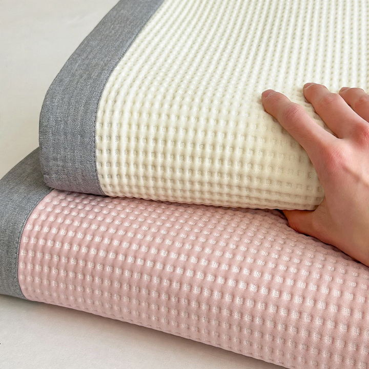 Cooling mat made of ice silk fabric, machine washable