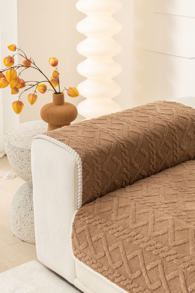 BowLift | Classic One-Piece Sofa Slipcover