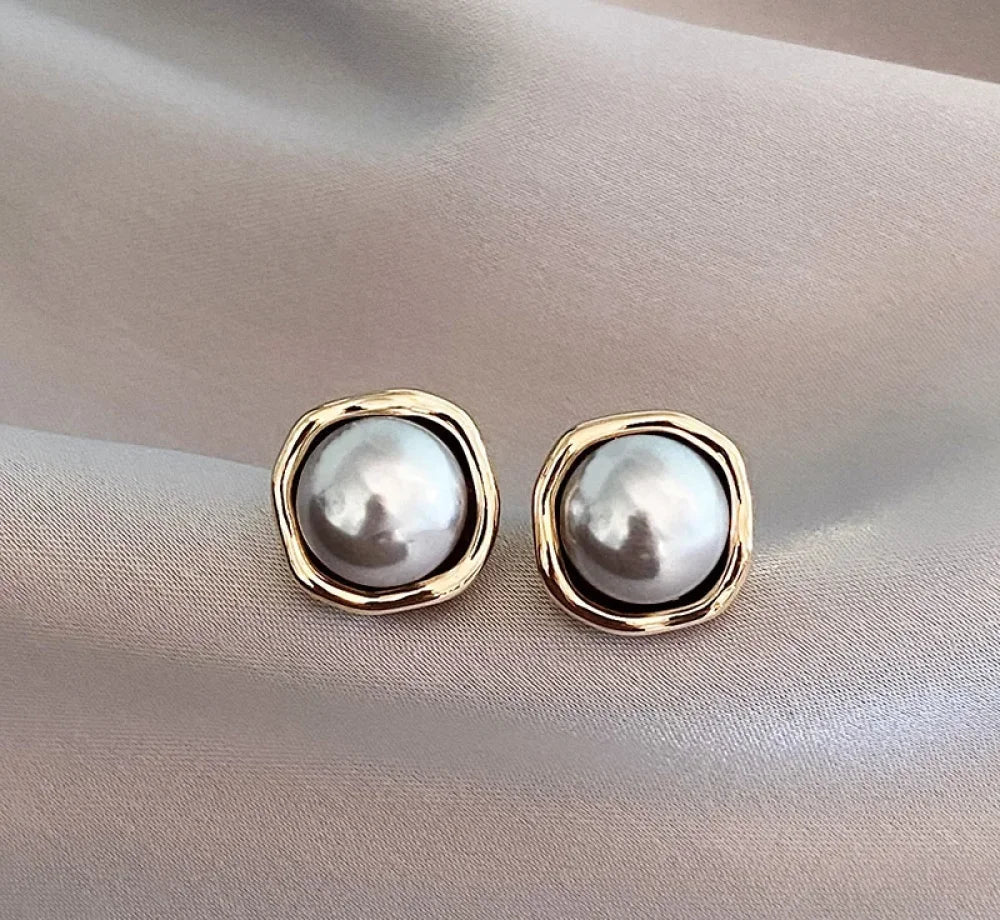 BowLift | Elegant black pearl earrings