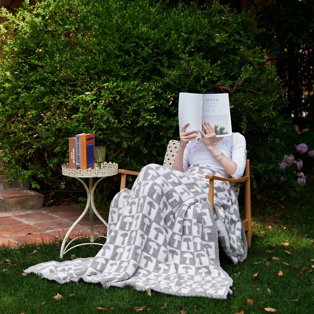 BowLift | Cozy Two Color Checkerboard Plaid Knitted Throw Blanket