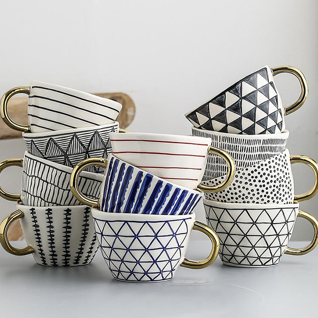 BowLift | Cup with abstract geometric pattern and gold handle