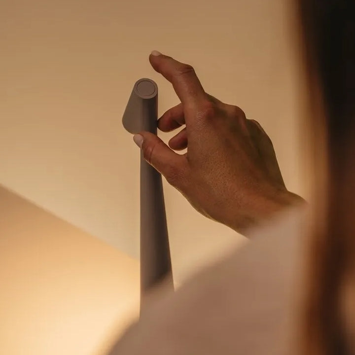 BowLift | Sculpting table lamp