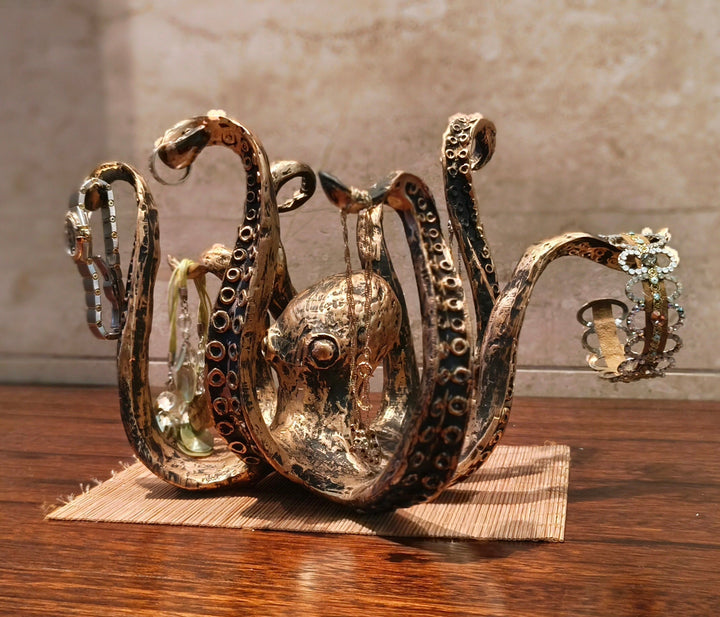 Kraken - Octopus Design Rustic Cruch Holder Bowlift